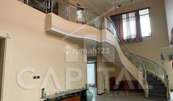 Rumah Bagus 2 Lantai Lokasi di Perumahan Istana Regency 2