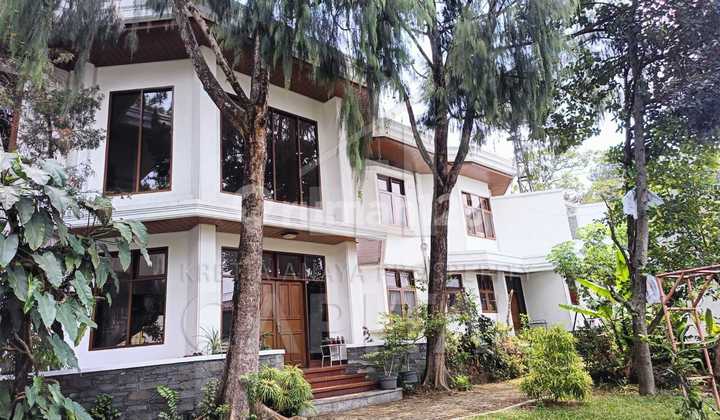 Rumah Mewah dan Paviliun yang Nyaman dan Suasana Sejuk di Babakan Jeruk Bandung Rumah Mewah dan Paviliun yang Nyaman dan Suasana Sejuk di Babakan Jeruk Bandung