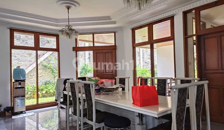 Rumah Mewah Serasa Istana