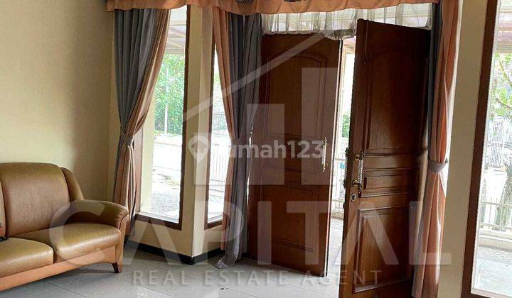 Rumah Bagus 2 Lantai Lokasi di Perumahan Istana Regency 1