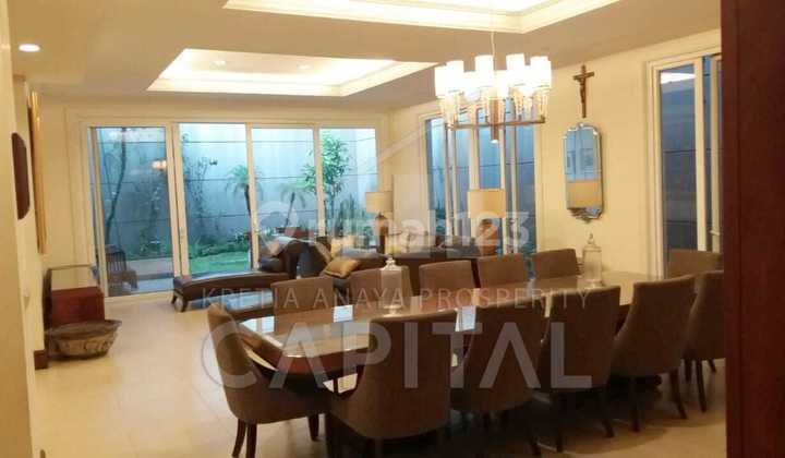 Rumah Mewah Dengan Halaman Yang Asri di Batununggal Bandung Rumah Mewah Dengan Halaman Yang Asri di Batununggal Bandung