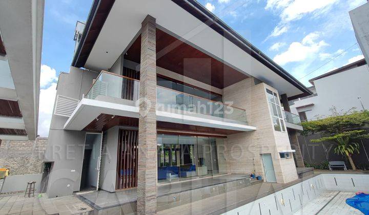 Rumah Minimalis Lux + Swimming Pool di Setraduta Bandung 1