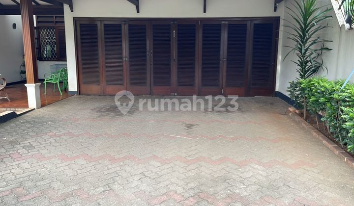 Rumah 2 Lantai Gaya Classic di Pangkalan Jati 2