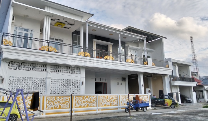 Rumah Bangunan Baru ,full Furnished (plus Aquarium Dan Ikan Arwana,tas2 Branded,lampu Kristal) Rumah Bangunan Baru ,full Furnished (plus Aquarium Dan Ikan Arwana,tas2 Branded,lampu Kristal)