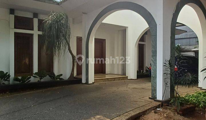 Rumah Besar Di Pinggir Jalan Cocok Utk Tempat Tinggal Ato Ruang Usaha,lokasi Di Pejaten Raya 2