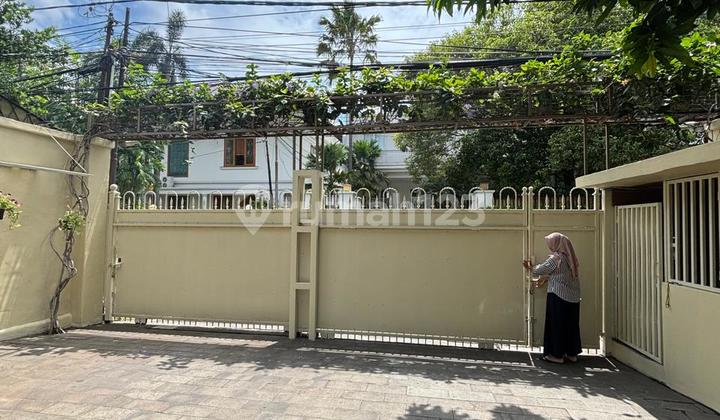Disewakan Rumah Cantik di Jalan Mangunsarkoro Menteng Lokasi 2