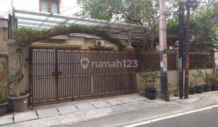 Rumah Lantai 2 Di Jalan Jembatan Selatan Kebayoran Baru  Beserta Kost2an 7 Kamar Dengan Akses Terpisah 1