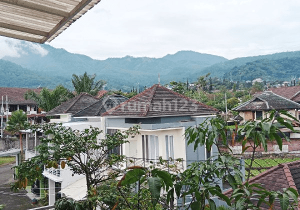 Dijual Villa Megah 3 Lantai Full Furnish, View Istimewa Di Batu Kota