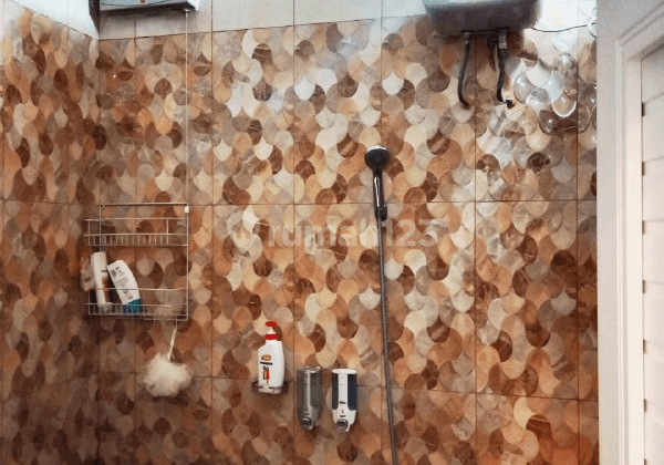 Dijual Villa Megah 3 Lantai Full Furnish, View Istimewa Di Batu Kota
