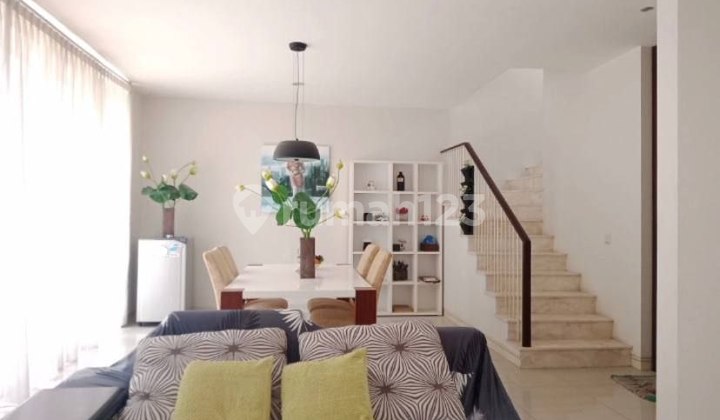 Disewakan Rumah Cantik Full Furnished di Riverside, Malang 3