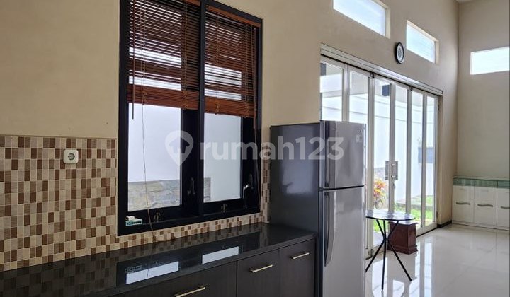 For Rent: Modern Luxury Semi-Furnished House in Araya Golf Malang 2