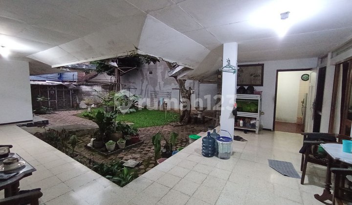 Dijual Rumah Induk + Rumah Kost Strategis di Mt. Haryono, Malang 2
