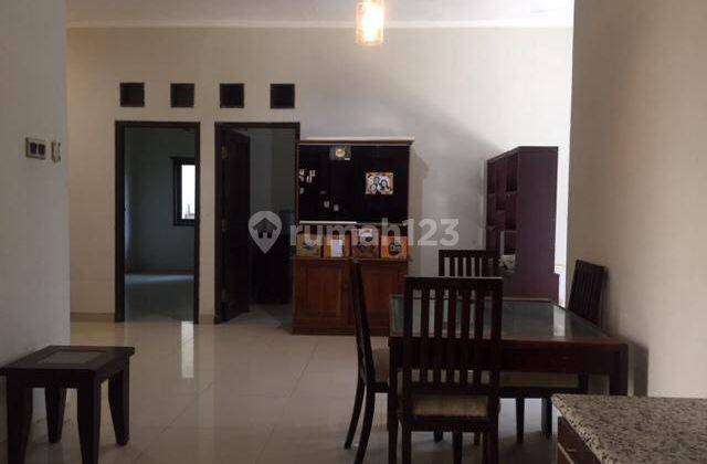 Dijual Rumah Babatan Pratama Wiyung Semi Furnish Lokasi Depan 2