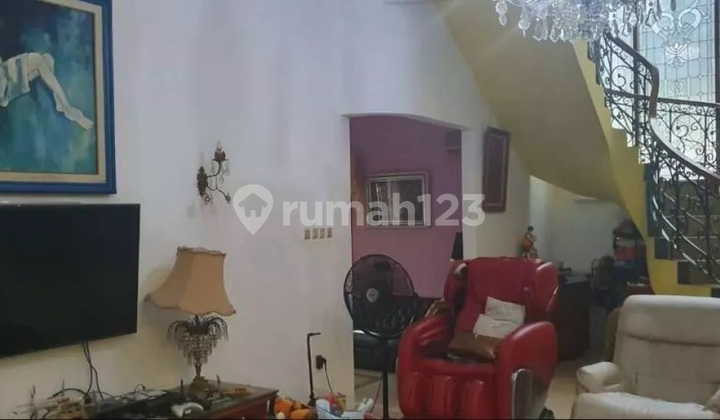 Ready-to-Live House, Prestigious Area, Menteng District Sector 7 2