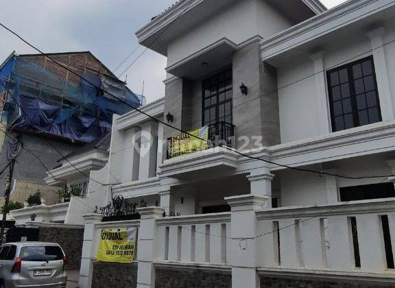 Di Jual Rumah Mewah Design Neoclasic 2 Lantai Siap Huni di Jalan Haji Nawi Jakarta Selatan 2