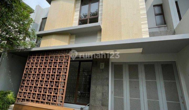 Rumah Precia The EMINENT, berada di jalan Boulevard  1