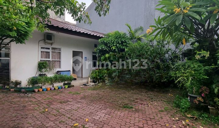 Rumah 1 Lantai di Palmerah Halaman Luas Banget 2