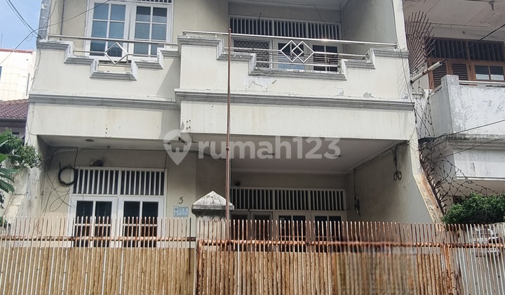 Tomang House Ready to Live Near Campus and Mall