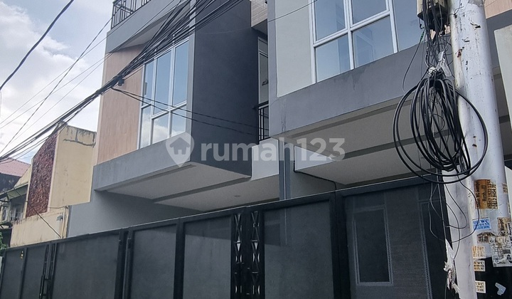 Rumah 3 Lantai Harga 2 M.-An di Duri Kepa Jakarta Barat Rumah 3 Lantai Harga 2 M.-An di Duri Kepa Jakarta Barat