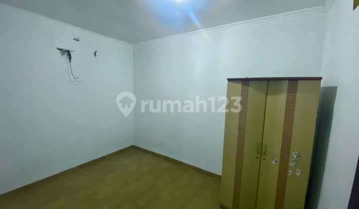 Jelambar House, 1.5 Floors, Flood-Free, South-Facing