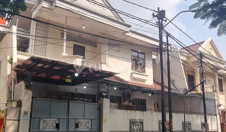 Rumah di Gelong Baru Tomang Siap Huni Dekat Kampus 2