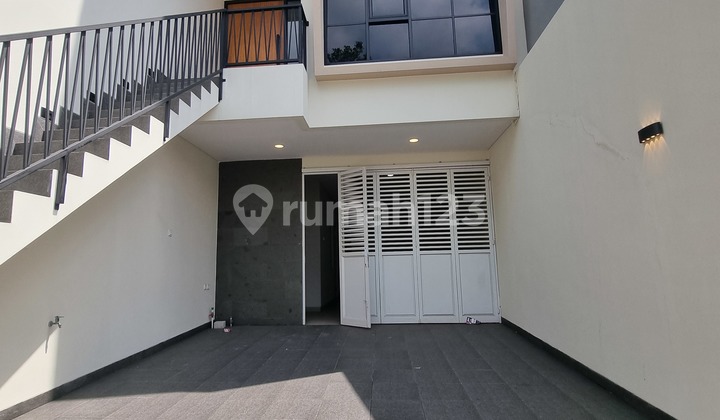 Rumah Brand New di Tomang Jakarta Barat Ada Void 2