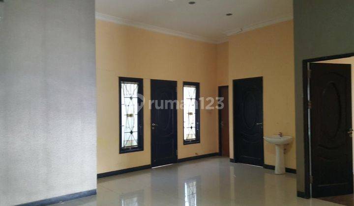 RUMAH CANTIK DI KOMPLEK PERUMAHAN ELIT 2