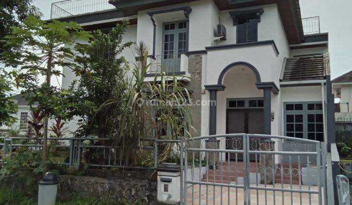 Rumah 2 Lantai di Amsterdam SHM Bagus Sekali Furnished 1