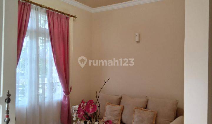 Rumah 2 Lantai di Amsterdam SHM Bagus Sekali Furnished 2