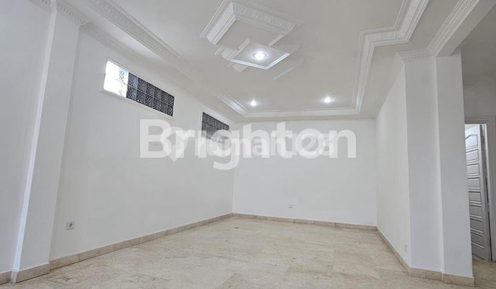 Well-maintained, clean house ready to move in, no renovation needed in Balikpapan Baru. 2