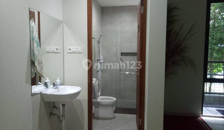 Rumah modern minimalis Ciwaruga masuk mobil 5