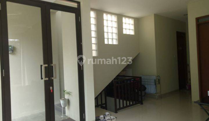 Rumah modern minimalis Ciwaruga masuk mobil 9