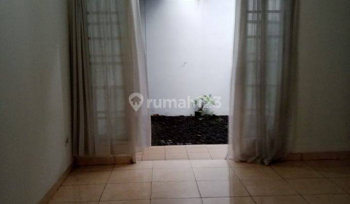 Kontrakan Rumah Bagus 2 Lantai Semi Furnished dalam Kompleks Tirta Golf Tangerang 2