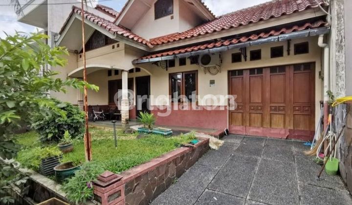RUMAH DI DALAM KOMPLEK PERUMAHAN YANG ASRI DAN NYAMAN 1