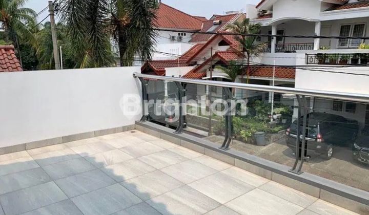 RUMAH DI DALAM KOMPLEK PERUMAHAN YANG ASRI DAN NYAMAN 1