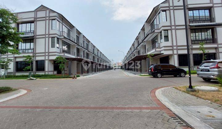 Dijual Ruko Hook 3 Lantai Sedayucity, Kelapa Gading 1