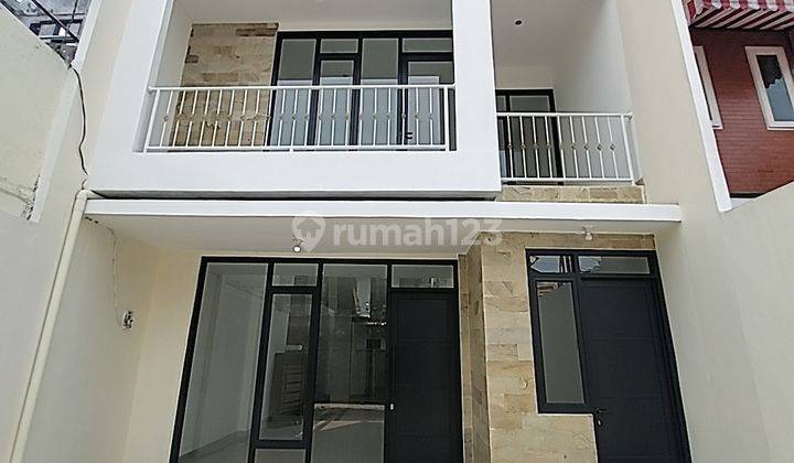 Dijual Cepat Rumah 3 Lantai Siap Huni , Lokasi Strategis, Tebet, Jaksel 1