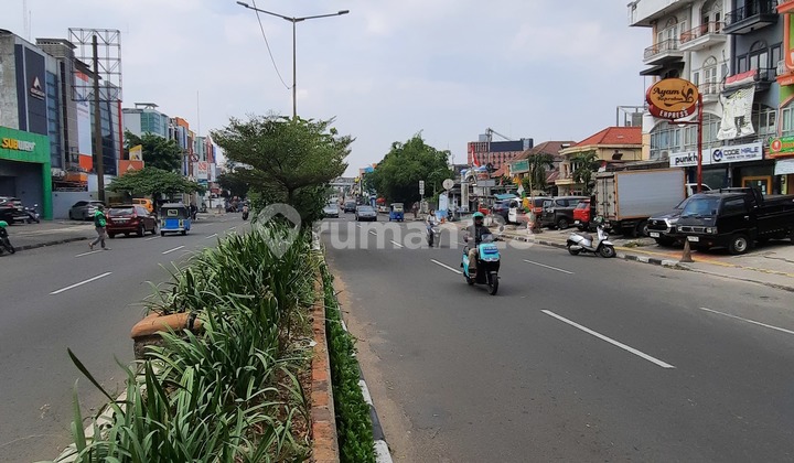 For rent: 4-story shop house, complete, ready for business in a strategic location, East Jakarta.