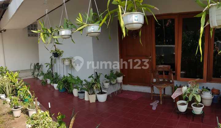 For Sale Fast House in a strategic location, move-in ready, suitable for business, East Jakarta
