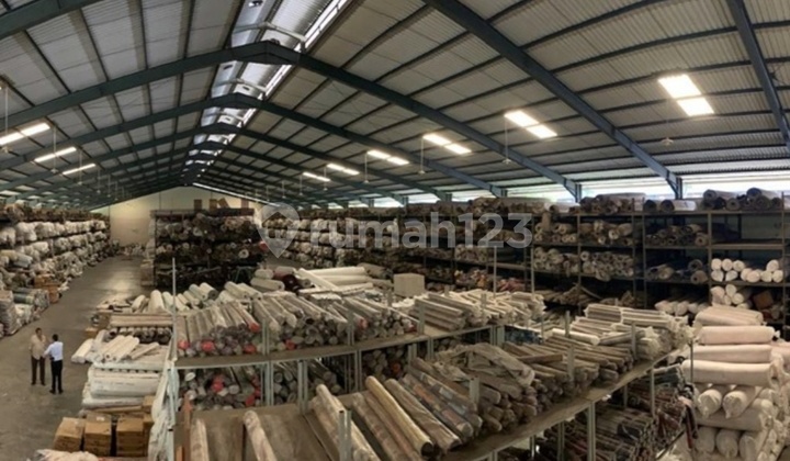 Dijual gudang di lahan yang luas, sangat bagus, strategis dekat ke Tanjung Priok 1
