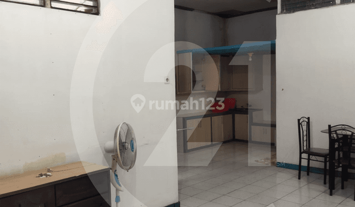 Rumah Dengan Lokasi Strategis di Jalan Tanjungpura 4