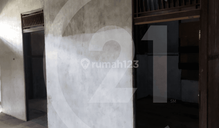 Rumah Dengan Lokasi Strategis di Jalan Purnama 6
