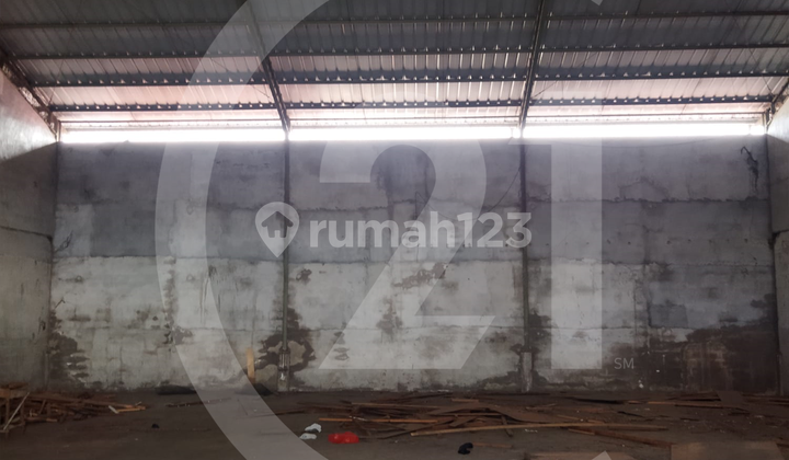 Gudang Siap Pakai di Jalan Major Alianyang 2