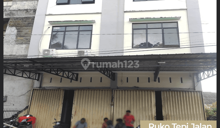 Dijual Ruko 3 Tingkat di Tepi Jalan Merdeka