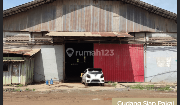 Gudang Siap Pakai di Wajok Hilir 1