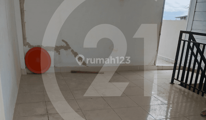 Ruko Dengan Lokasi Strategis di Kota Baru 6