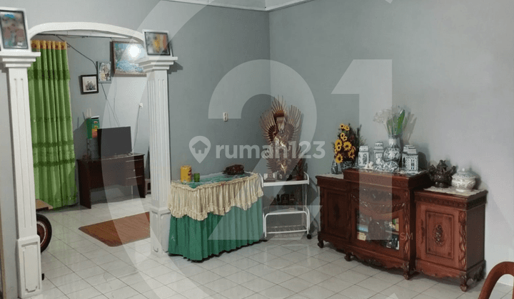 Rumah Dengan Taman Yang Luas di Jalan Adisucipto 2