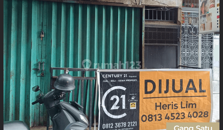 Rumah Dengan Lokasi Strategis di Jalan Agus Salim 1