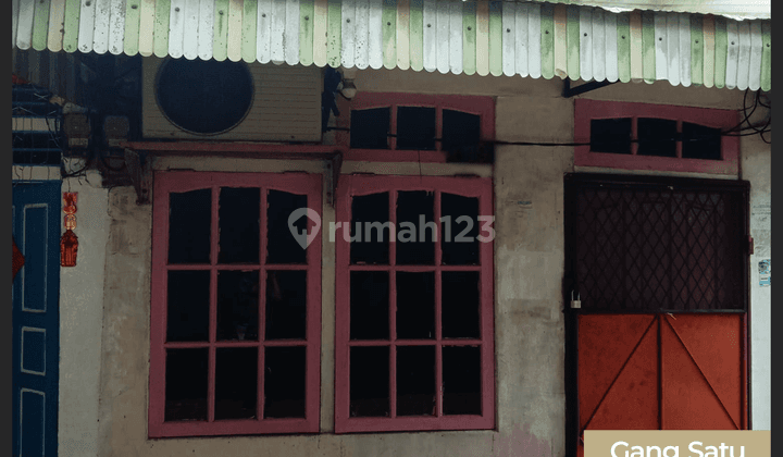 Rumah Dengan Lokasi Strategis di Agus Salim 1