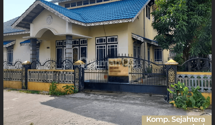 Rumah Dengan Halaman Luas Di Jalan Atot AhmaD 1